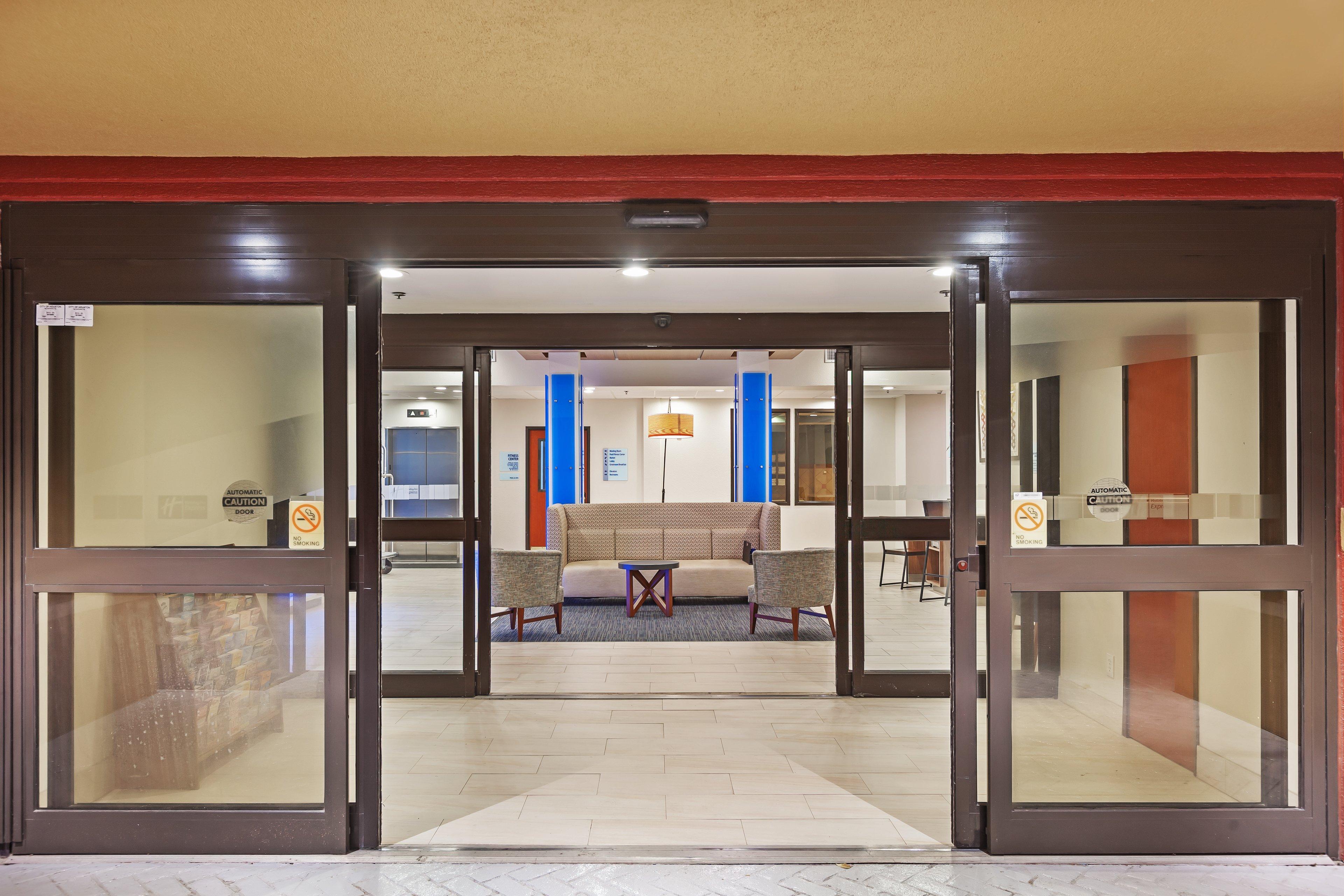 Holiday Inn Express & Suites Houston - Memorial Park Area By Ihg Eksteriør billede