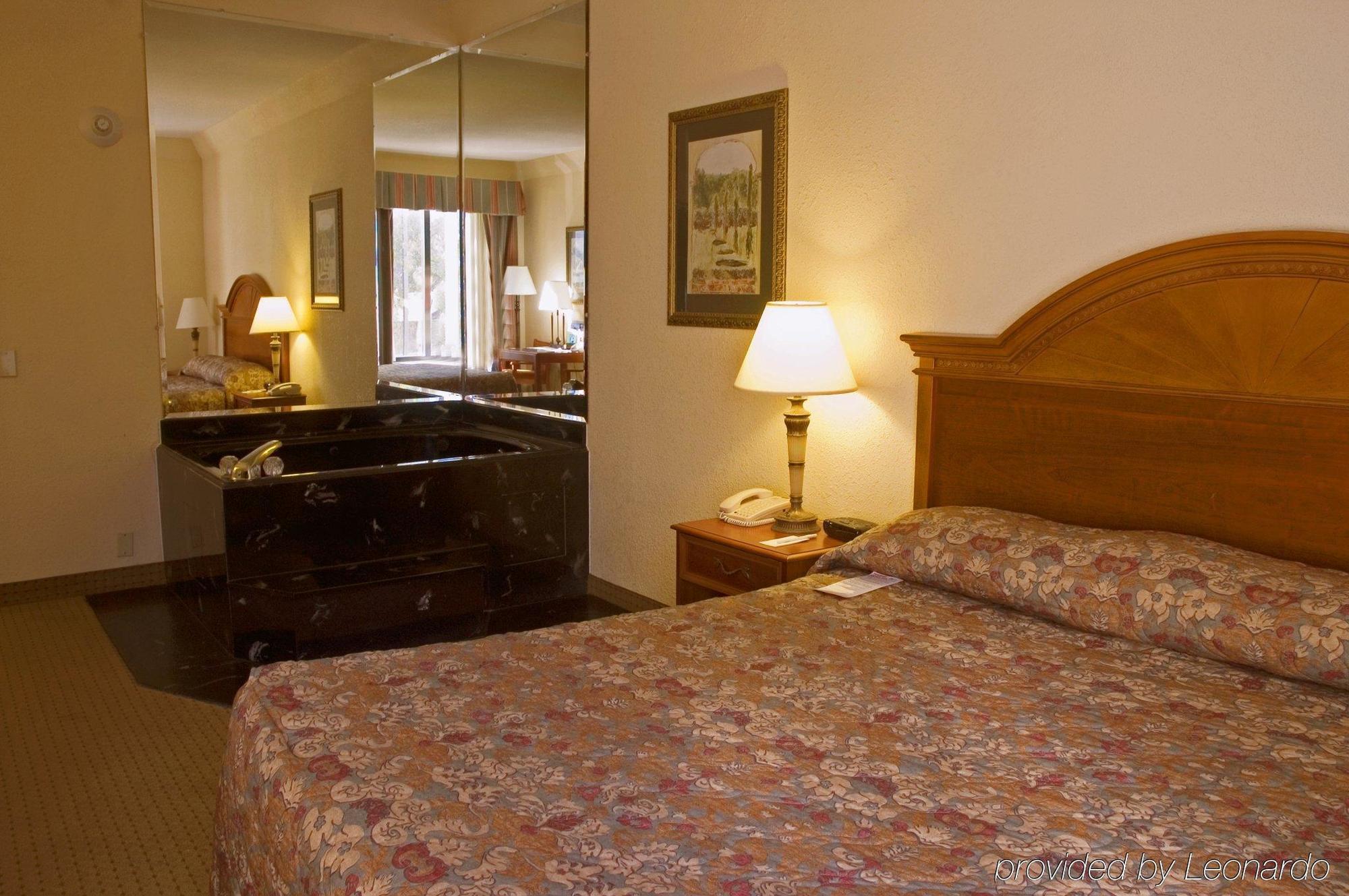 Holiday Inn Express & Suites Houston - Memorial Park Area By Ihg Eksteriør billede