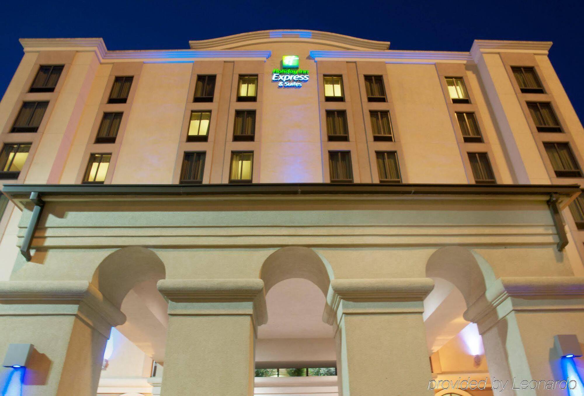 Holiday Inn Express & Suites Houston - Memorial Park Area By Ihg Eksteriør billede